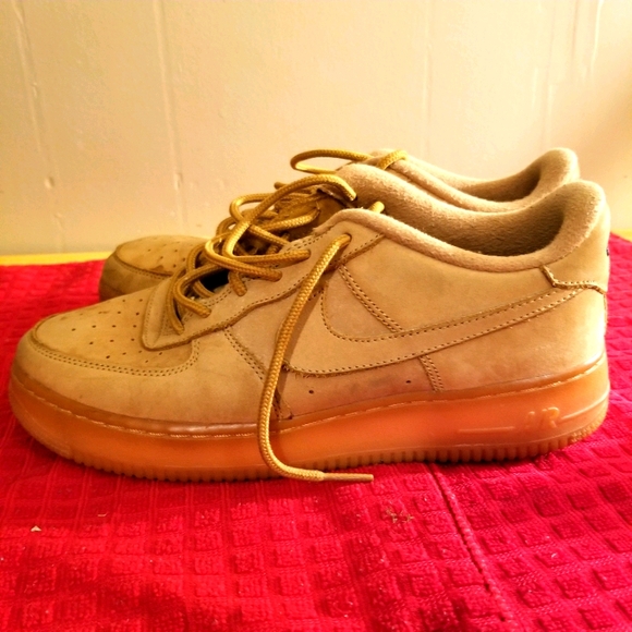 Nike - Picture 2 of 4